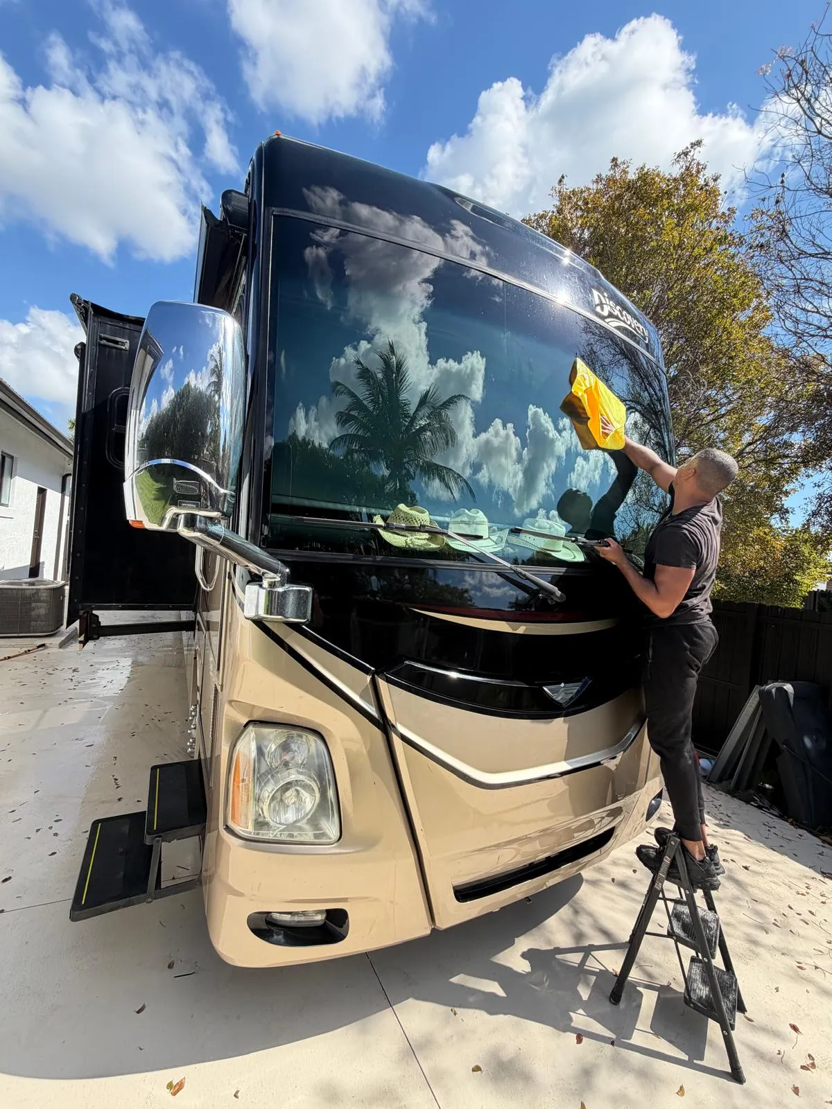 RV High-Reach Detailing